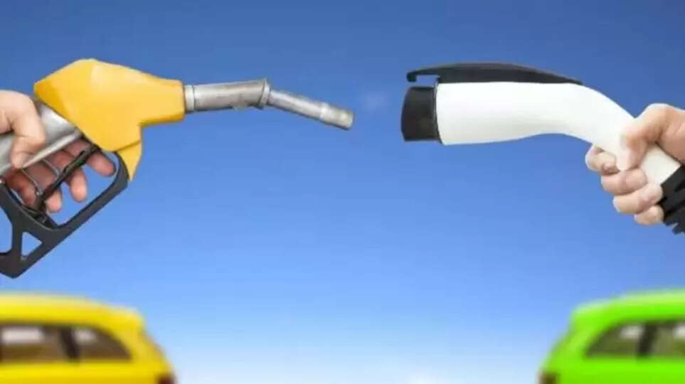 hybrid cars ,cars ,india ,electric cars ,Hybrid cars India, petrol electric hybrid cars, what is hybrid car, Minister Gadkari's comments on petrol and diesel vehicles, business news, latest business news, latest business news hindi, auto news hindi, auto news hindi ,हिंदी न्यूज़,