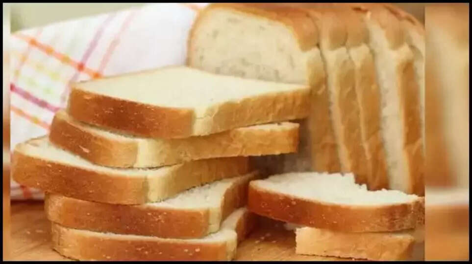 Bread in Fridge, Bread Storage in Fridge, Bread Storage, Bread Storage tips, Tips for Bread Storage, Bread, Bread uses, Bread benefits, Kitchen Hacks, Fridge, Storage tips ,fridge storage tips, Health tips in Hindi, Lifestyle Tips For fridge management, what should not store in Fridge, how to keep your fridge fully healthy, Which foods should not keep in the refrigerator, how to store bread for long, how to store bread, फ्रिज में क्या रखना चाहिए, किन चीजों को फ्रिज में नहीं रखना चाहिए,हिंदी न्यूज़